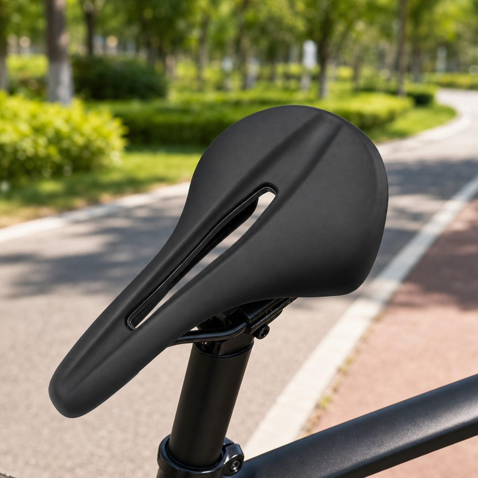 マウンテンバイクやロードバイク用の、中央に溝が設けられたクッ - Cycling Gear Design のレビューと価格